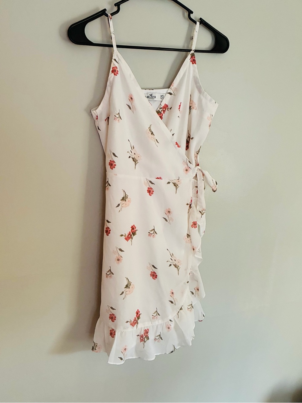 Hollister White Mini Wrap Dress with Pink and Red Floral Print women’s XS
